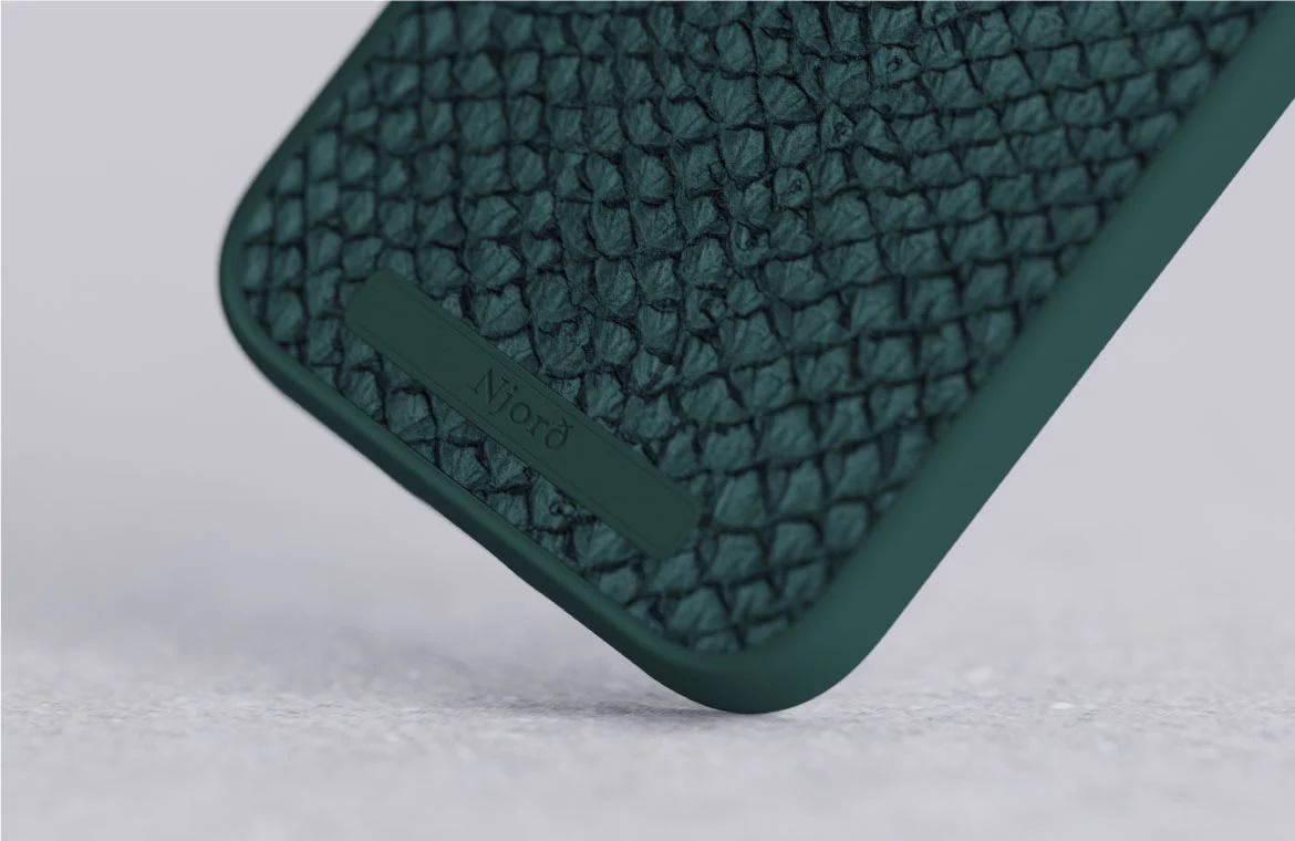 Чохол-накладка Njord Salmon Leather MagSafe Case Green для iPhone 15 Pro Max - 2